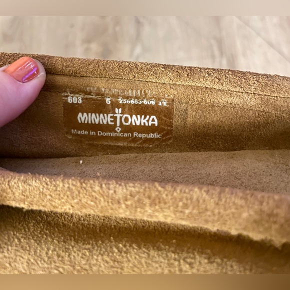 NWOT MinnetonkaThunderbird II Kilty Moccasin - Taupe Suede - size 6 - Picture 2 of 9